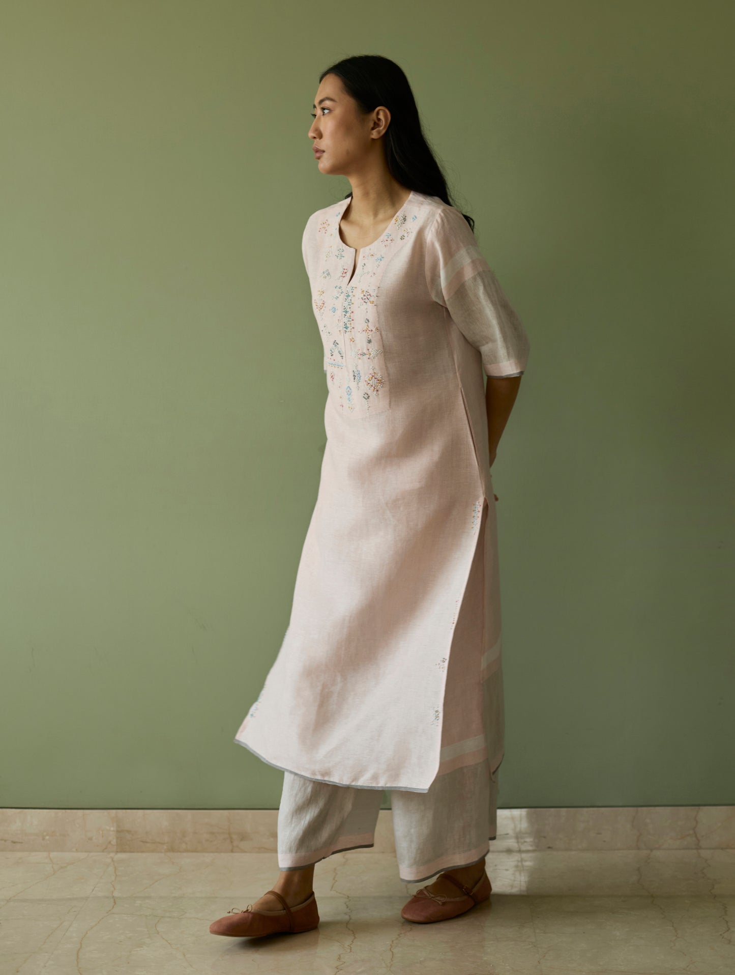 Vira Hand-Emboidered Linen Kurta Set - Blush