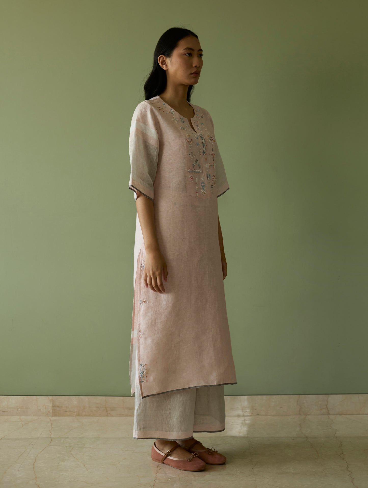 Vira Hand-Emboidered Linen Kurta Set - Blush