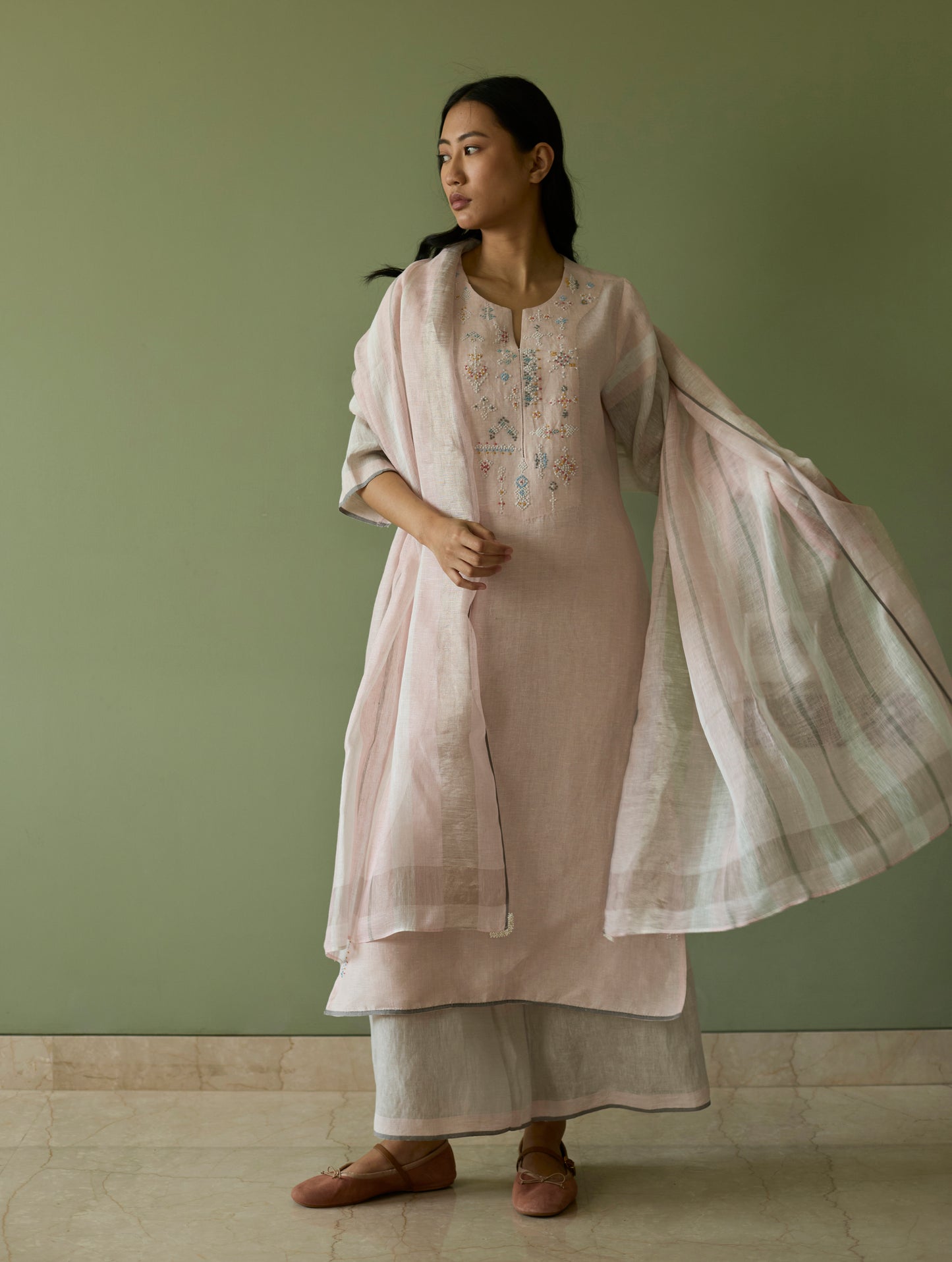 Vira Hand-Emboidered Linen Kurta Set - Blush