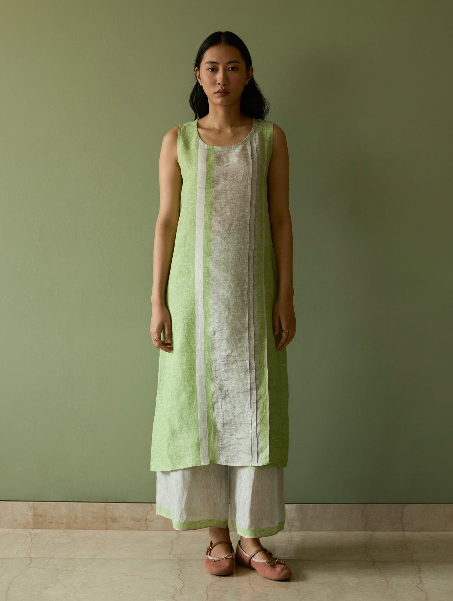 Yara Sleeveless Border Linen Kurta Set - Meadow