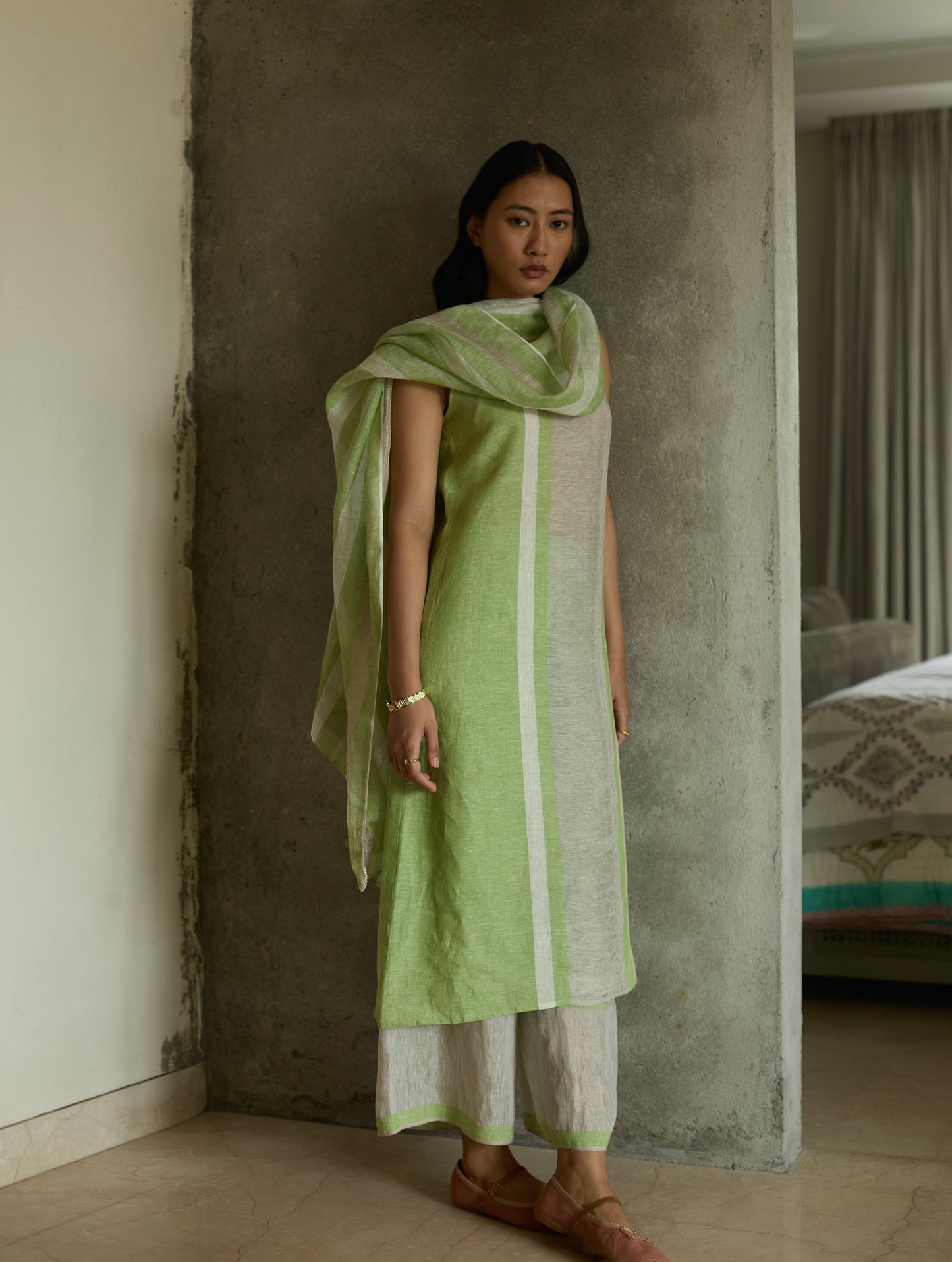 Yara Sleeveless Border Linen Kurta Set - Meadow