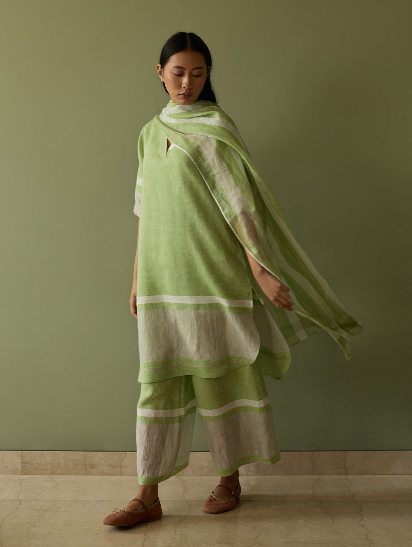 Iva Pleated Border Linen Kurta Set - Meadow