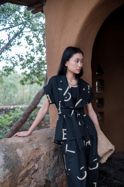 Berlin Shawl collar Top Black Line Printed