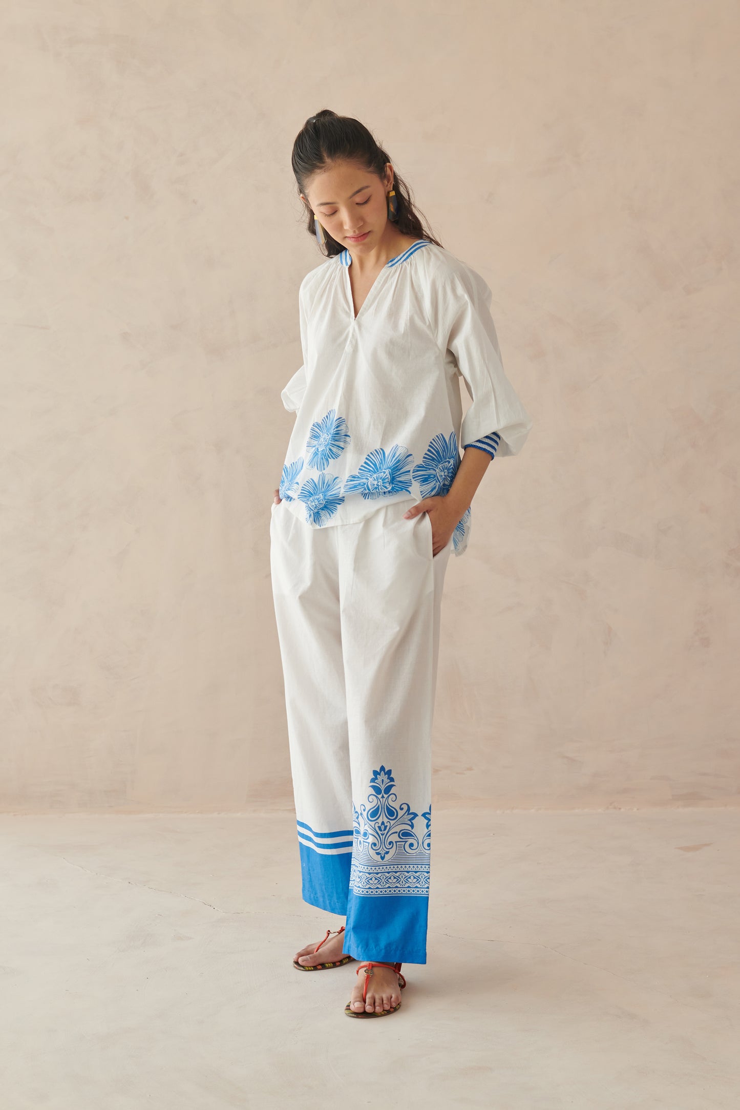 Glide White Placement Border Pants