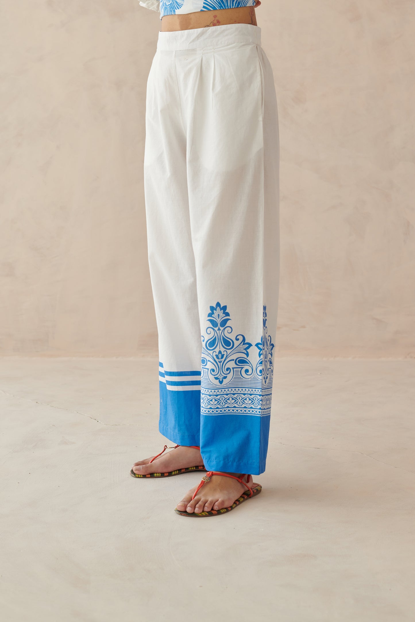 Glide White Placement Border Pants