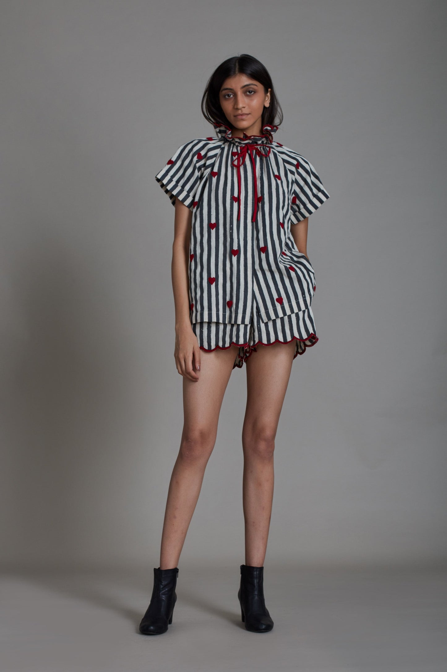 Stripe Tora Shirt-Black with Red Heart