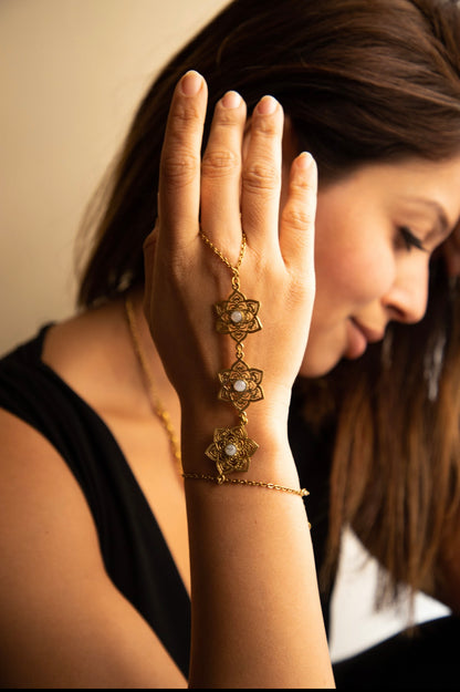 Moonstone Haath Phool