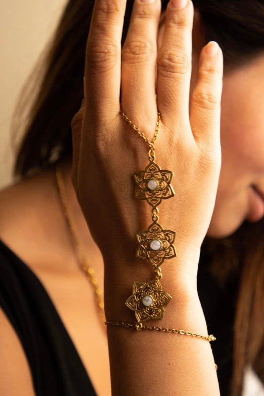 Moonstone Haath Phool